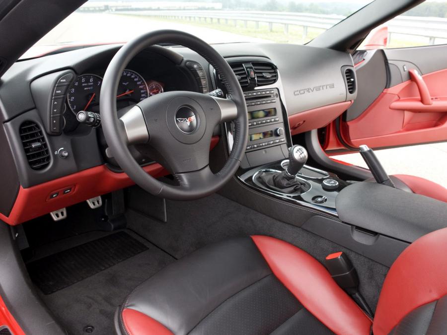Интерьер Chevrolet Corvette ZR1 2008 года  (фото 35 из 45)